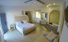 Queen Boutique Suites