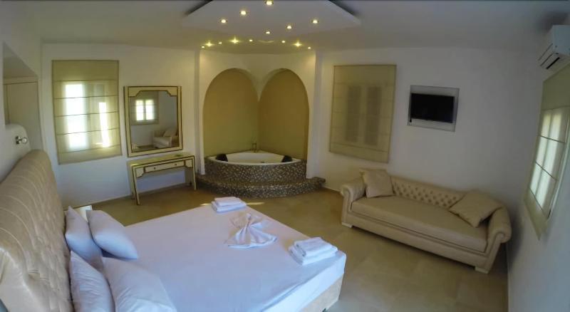 Queen Boutique Suites Mykonos Town Εξωτερικό φωτογραφία