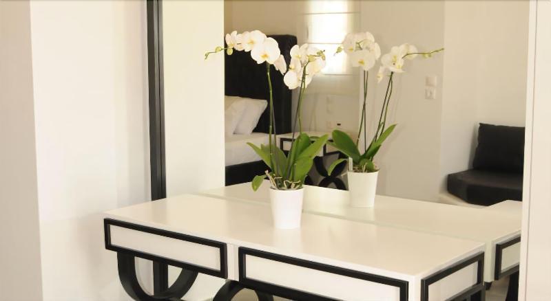 Queen Boutique Suites Mykonos Town Εξωτερικό φωτογραφία